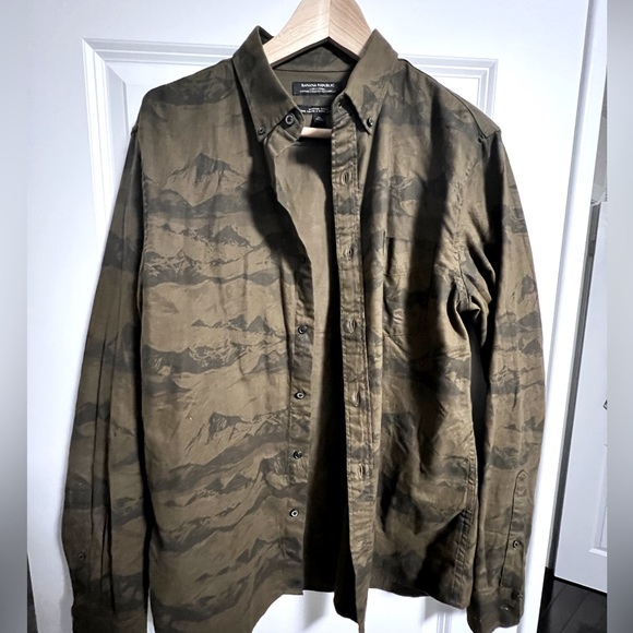 Men’s Banana Republic Medium Button down- New condition. Worn once. - Picture 1 of 3